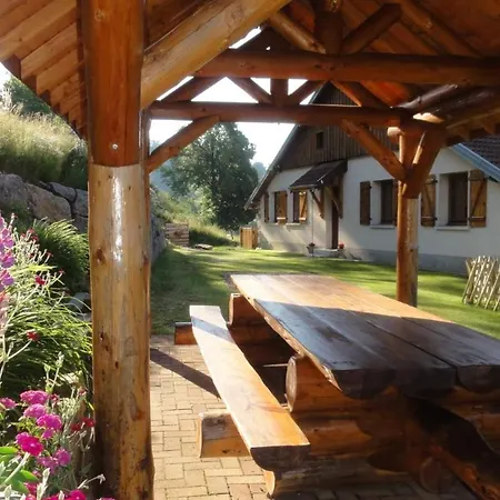 Apartment Gte Le Grenier Du Roc Dans Son Cadre De Verdure Thiefosse